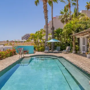 26 caza jazmin poolsidepatio