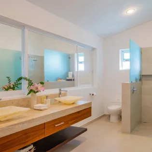 28 bathroom 2 villa loretta