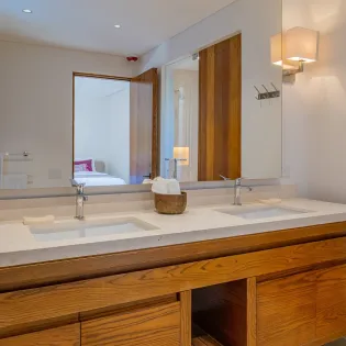 28 bathroom 2 west enclave 8