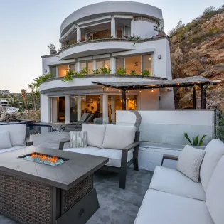 3 exterior hollywood house