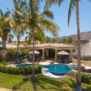 3 exterior villa esquina