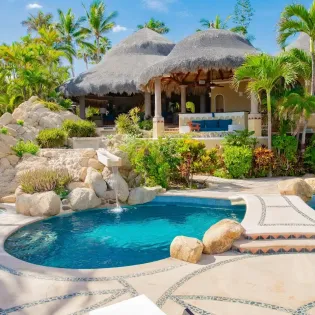 3 exterior villa las rocas
