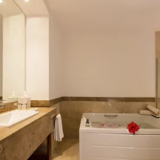 30 bathroom 1 krystal grand los cabos
