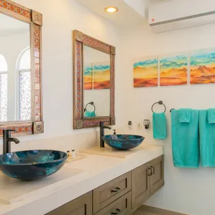 30 bathroom 1 la casa bendecida