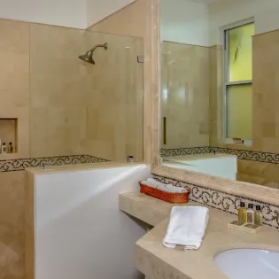 30 bathroom 2 villa las brisas