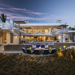 30 exterior casa aqua blanca