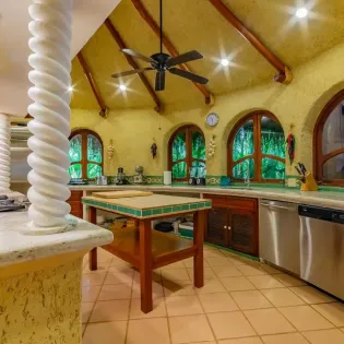 30 kitchen villa las rocas