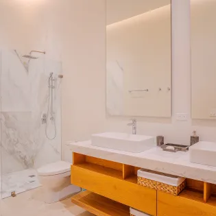 31 calimigos primary bath