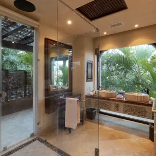 32 bathroom 1 casa jojo