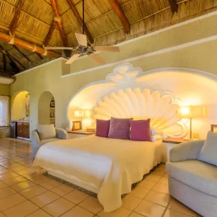 32 bedroom 1 villa las rocas