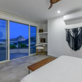 32 bedroom 3 hollywood house