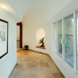 32 hallway casa mirador