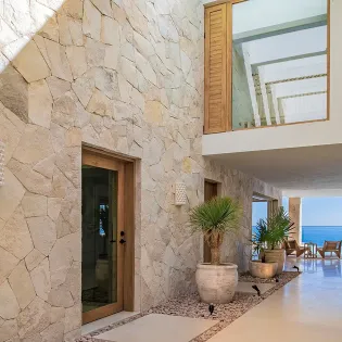 32 villa lazul entry