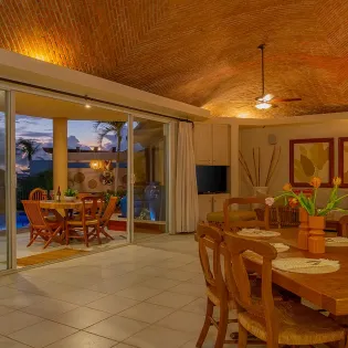 33 diningarea villa ladrillo