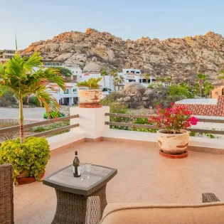 33 exterior villa loretta
