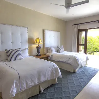 33 villa delfines