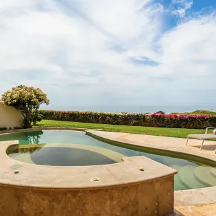 33 villa mariposa patio