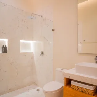 35 calimigos second suite bath