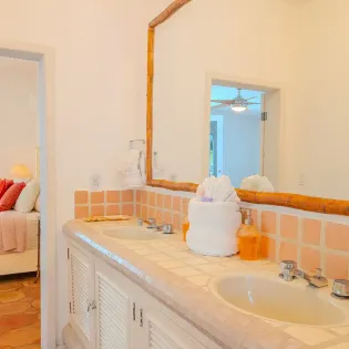 35 caza jazmin bathroom