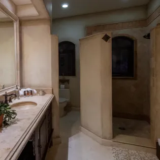 37 bathroom 4 villa maria