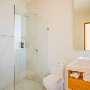 38 calimigos third suite bath