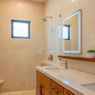 38 casa de monedas bathroom