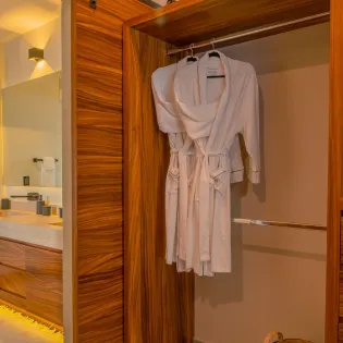39 bathroom 1 casa sonrisa