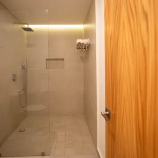 39 bathroom 2 villa de lam