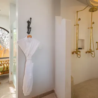 4 casa bellamar de cabo bathroom