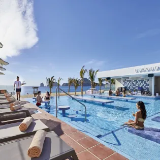 4 exterior riu palace baja california
