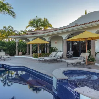 4 exterior villa las brisas
