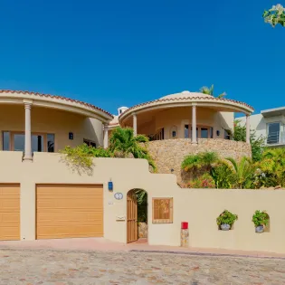 4 exterior villa lorena