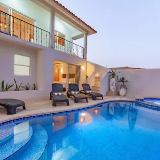 4 exterior villa tamika