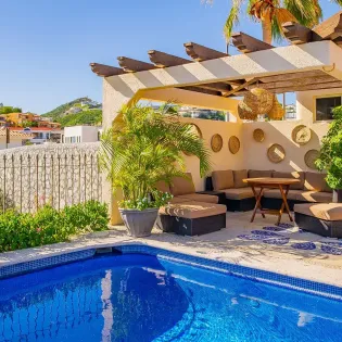 4 pool villa ladrillo