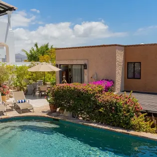 4 villa california pool