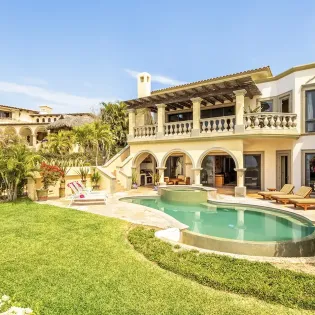 40 villa mariposa poolside