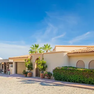 42 exterior villa ladrillo