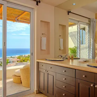 43 villa perla second suite bath
