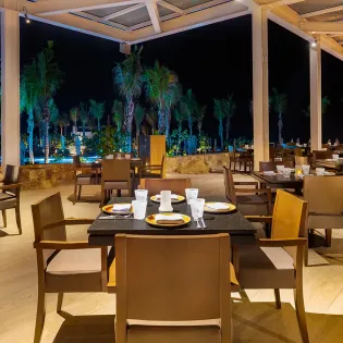 45 villa la valencia resort spa