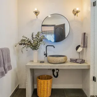 45casa by9 second suite bath2