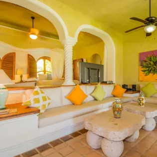47 living area villa las rocas