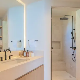 47 villa lazul bathroom3