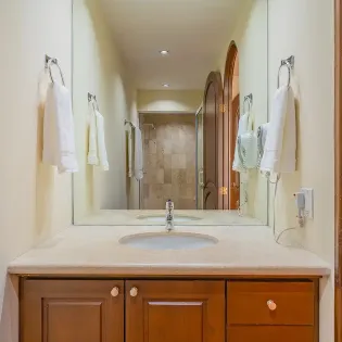 48 villa perla third suite bath