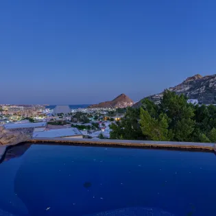 5 exterior hollywood house