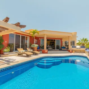 5 exterior villa ladrillo