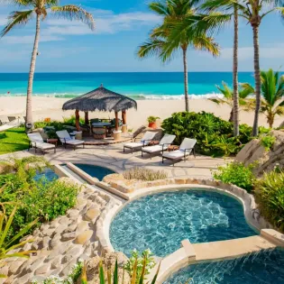 5 exterior villa las rocas