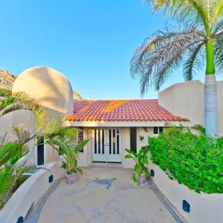 5 villa ballena entrance