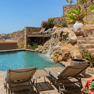 5 villa california pool