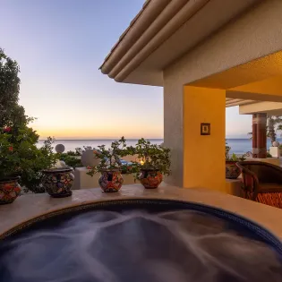 5 villa de la playa hot tub2