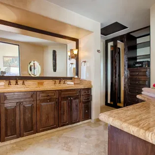 50 villa descanso bathroom